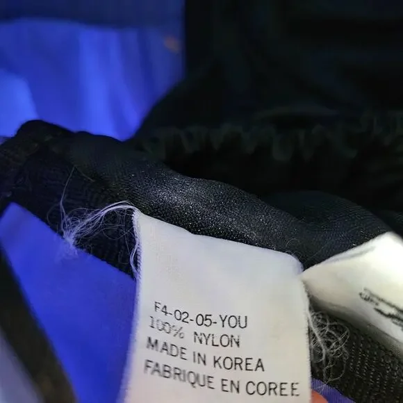 Nike Duffle Gym Bag Retro Vintage 90s Y2K Colorful Purple Pink Strap Zip - Picture 16 of 16